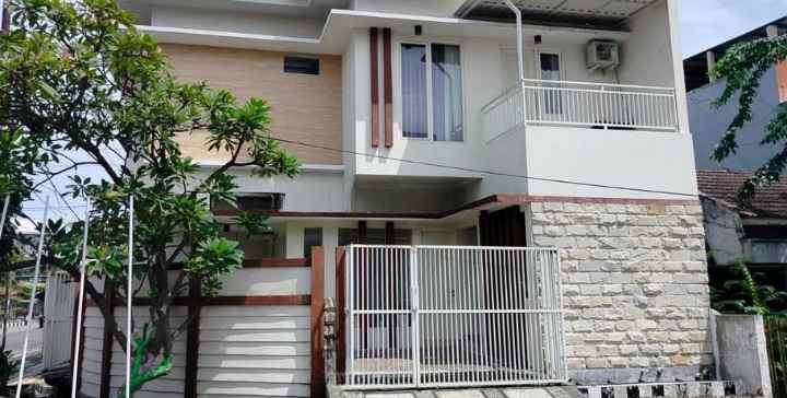 dijual rumah kutisari indah