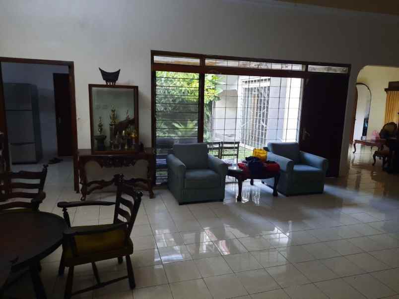 dijual rumah kutisari selatan