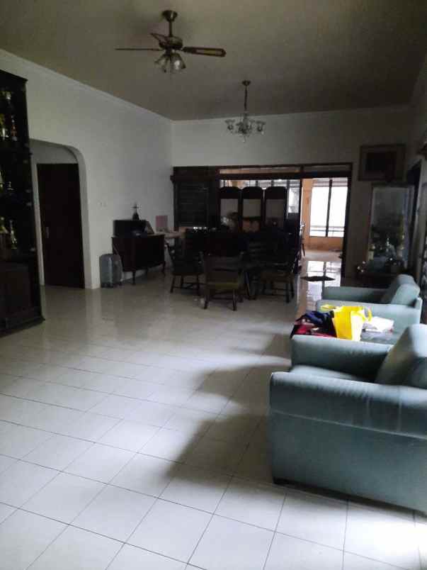 dijual rumah kutisari selatan