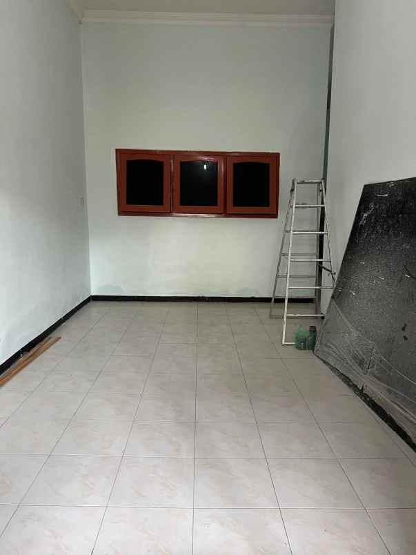dijual rumah kutisari tenggilis mejoyo