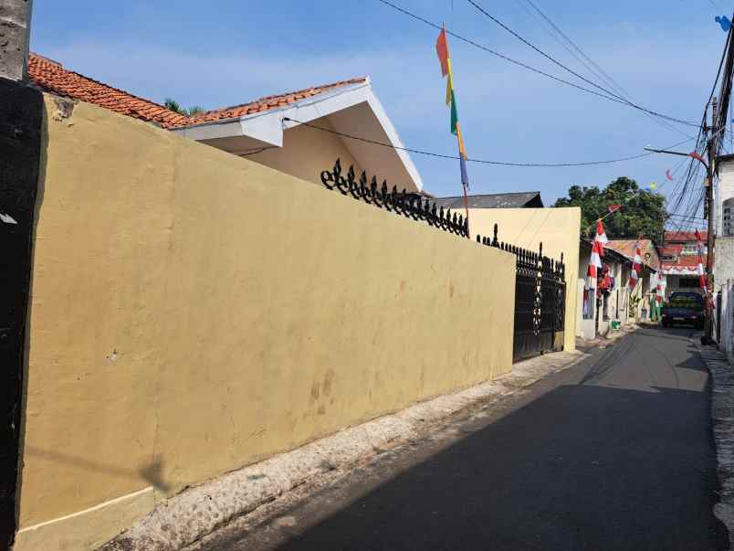 dijual rumah lama area kebon jeruk