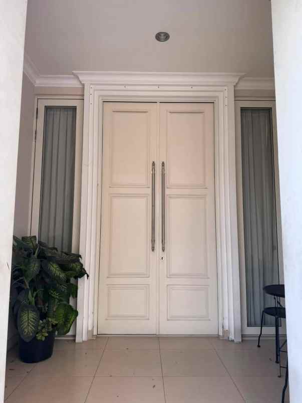 dijual rumah lariz wood pakuwon indah