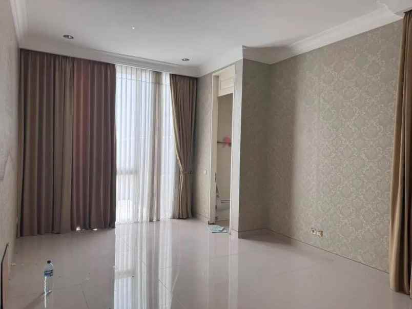 dijual rumah lariz wood pakuwon indah
