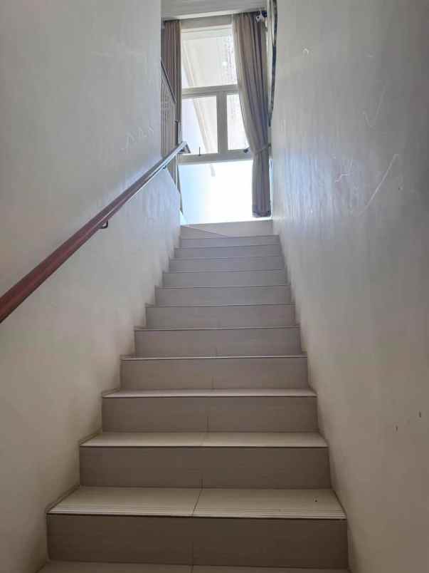 dijual rumah lariz wood pakuwon indah