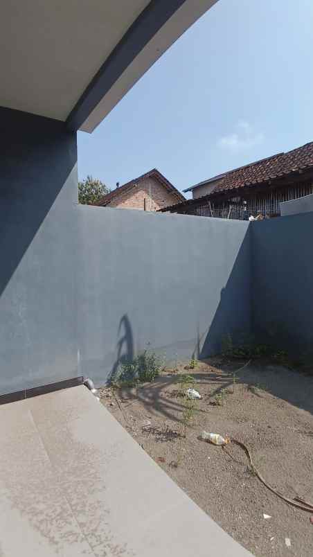 dijual rumah lava bantal