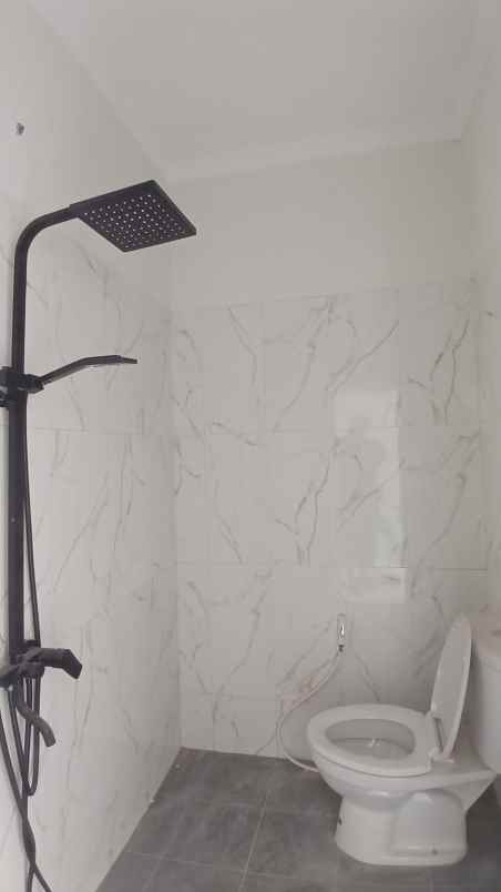 dijual rumah lava bantal