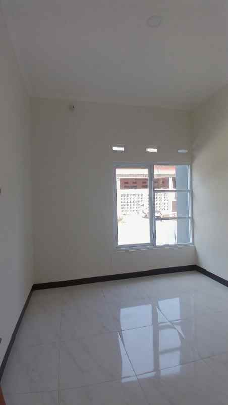 dijual rumah lava bantal