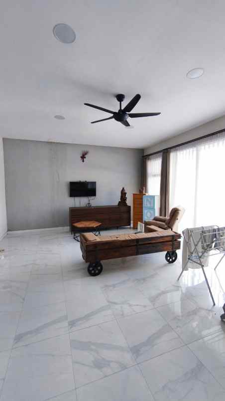 dijual rumah lebak arum