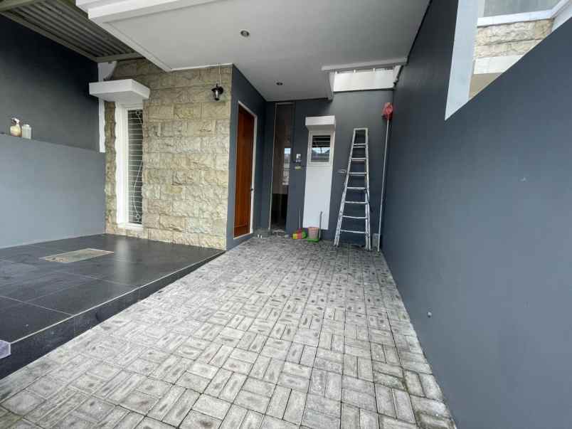 dijual rumah lebak timur