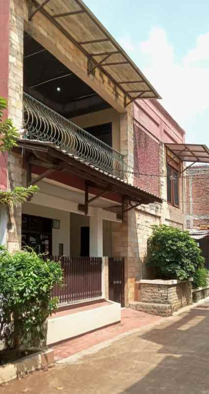 dijual rumah lembah hijau mekarsari depok