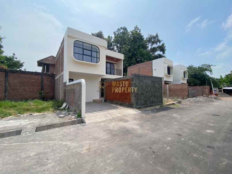dijual rumah maguwoharjo depok sleman
