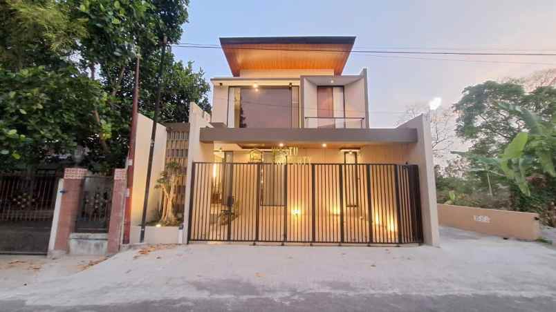 dijual rumah maguwoharjo kec depok kab
