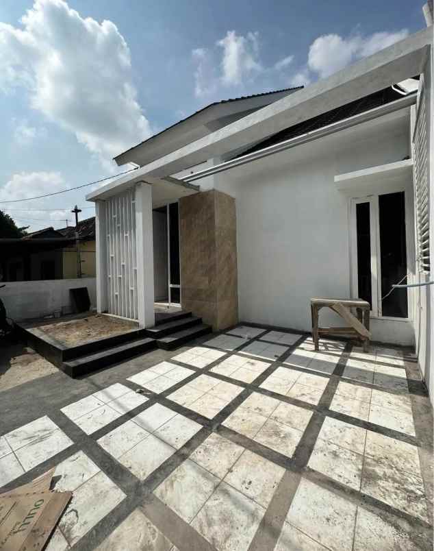 dijual rumah mantrijeron