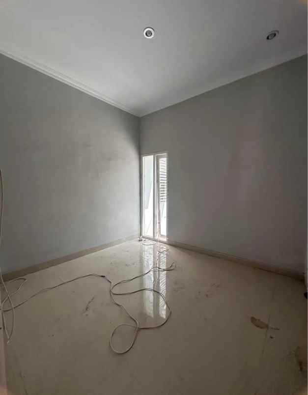 dijual rumah mantrijeron