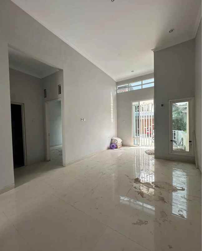 dijual rumah mantrijeron