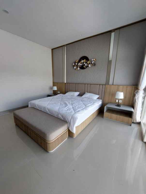 dijual rumah manyar