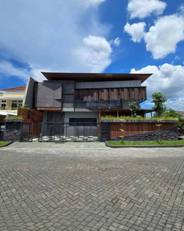 dijual rumah manyar kertoadi