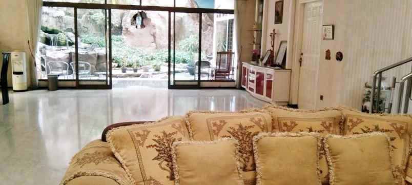 dijual rumah manyar kertoarjo