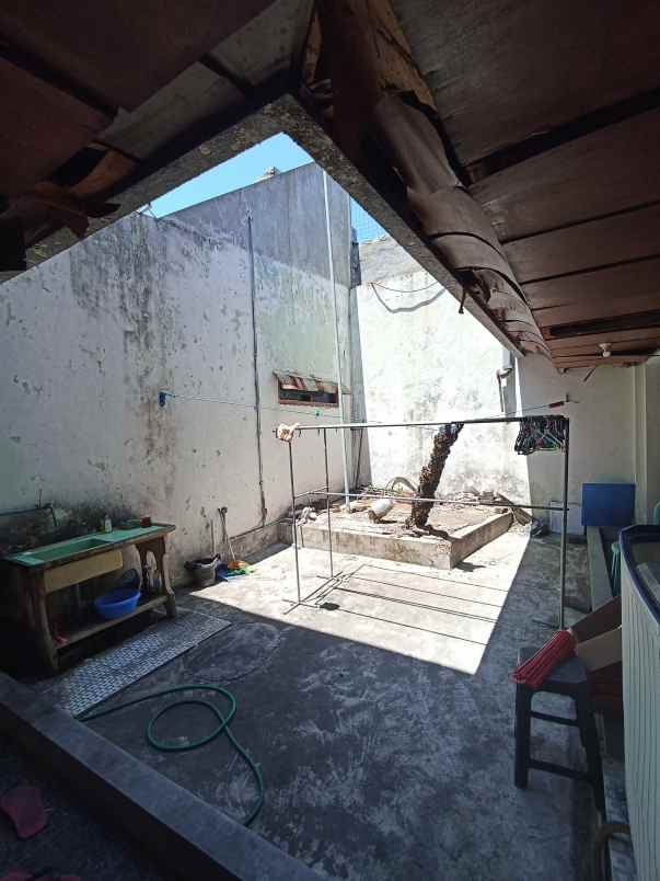 dijual rumah manyar rejo