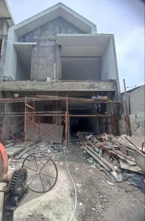 dijual rumah manyar tirtoyoso