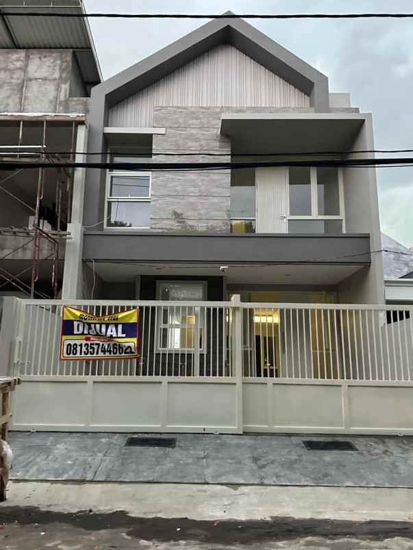 dijual rumah manyar tirtoyoso