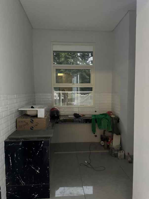 dijual rumah manyar tirtoyoso