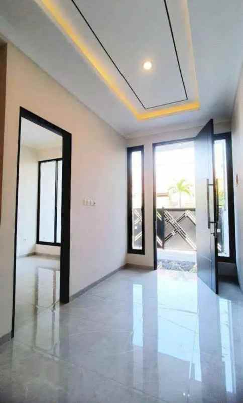 dijual rumah manyar tirtoyoso