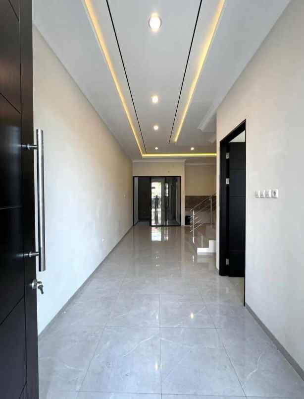 dijual rumah manyar tirtoyoso