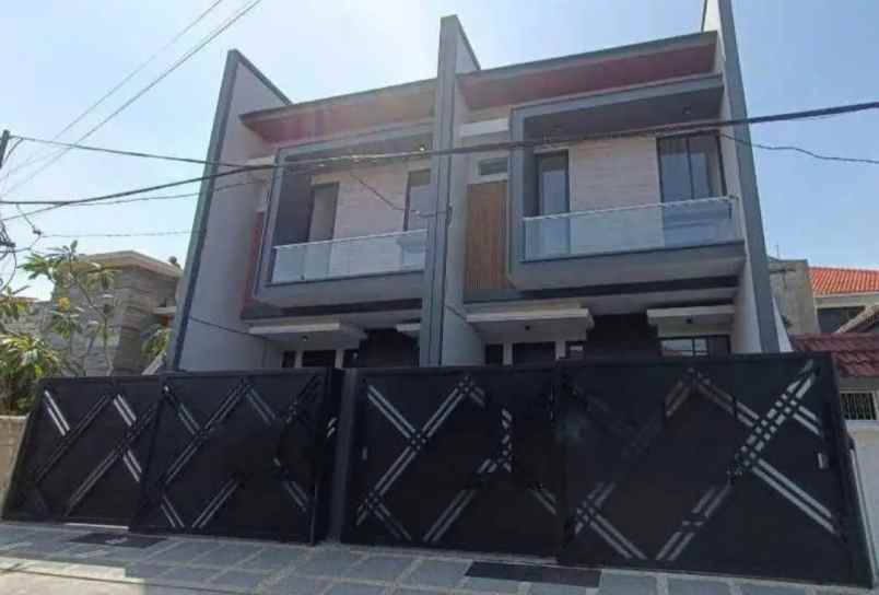 dijual rumah manyar tirtoyoso