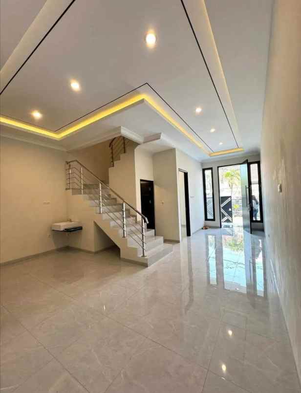 dijual rumah manyar tirtoyoso