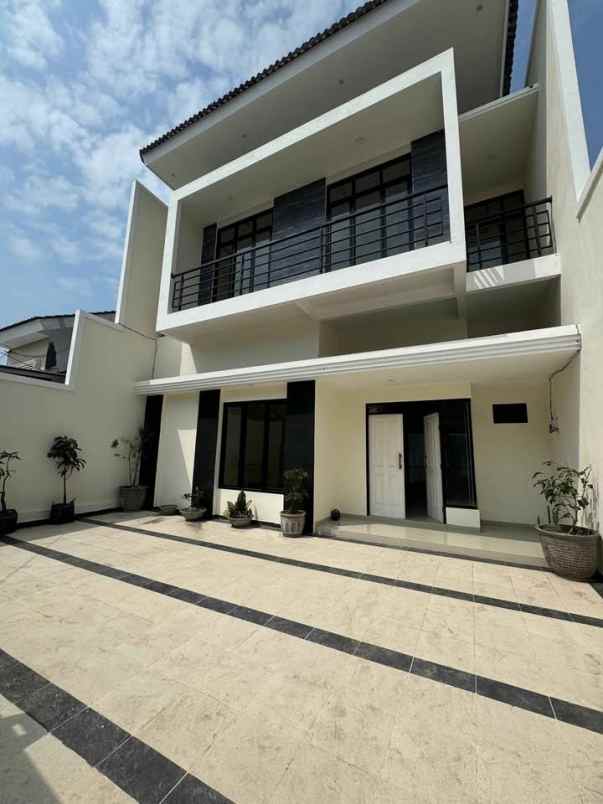 dijual rumah medayu utara
