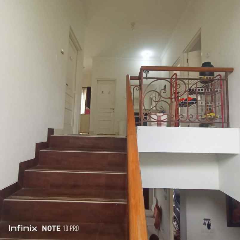 dijual rumah merapi view