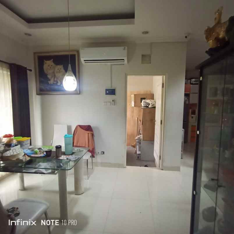 dijual rumah merapi view