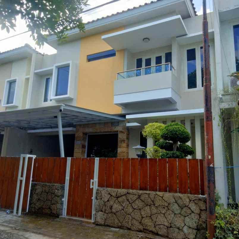 dijual rumah merapi view