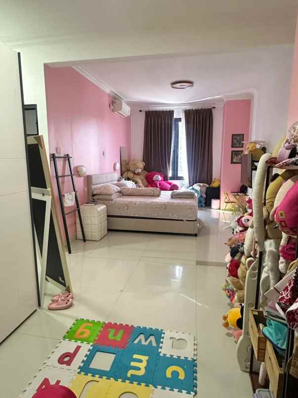 dijual rumah mewah legenda wisata cibubur