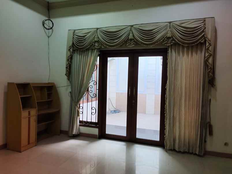 dijual rumah mulyosari prima