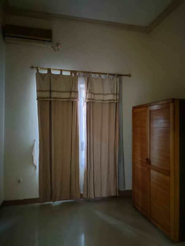 dijual rumah mulyosari prima