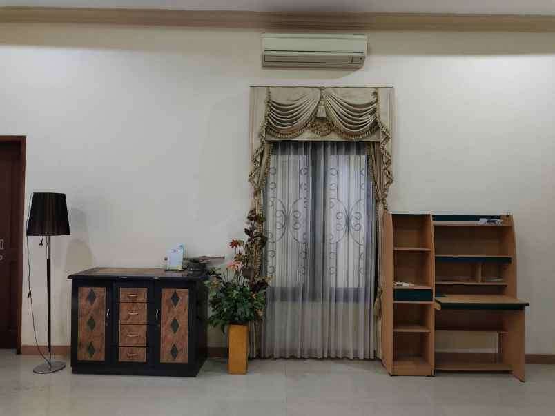 dijual rumah mulyosari prima