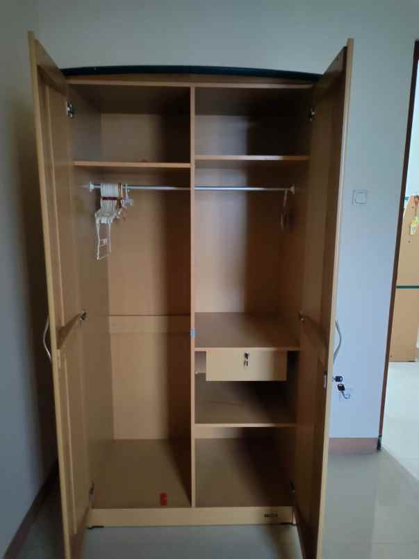 dijual rumah mulyosari prima