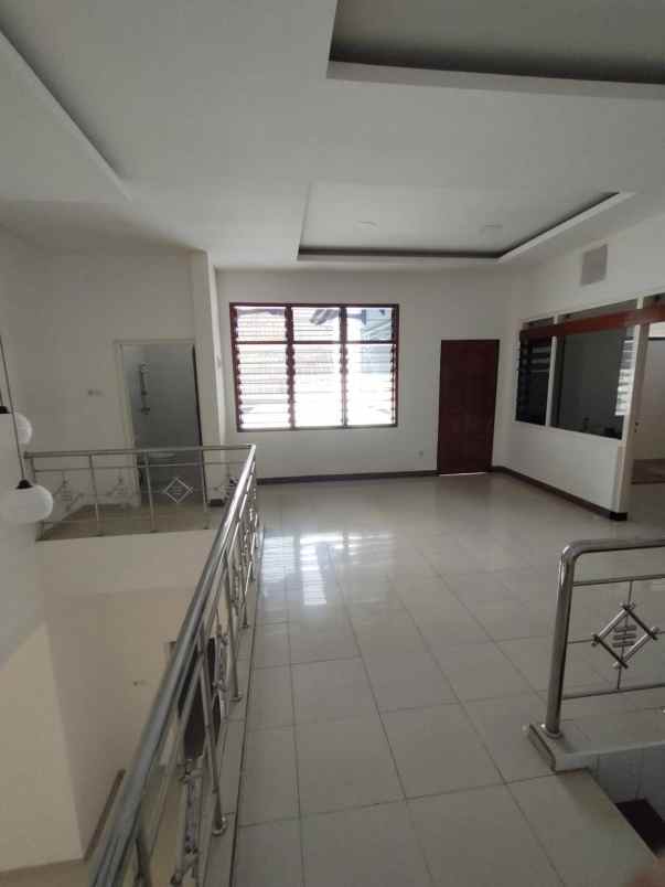 dijual rumah ngagel jaya tengah