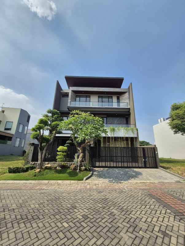 dijual rumah north emerald mansion