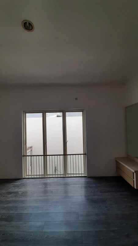 dijual rumah pakuwon city