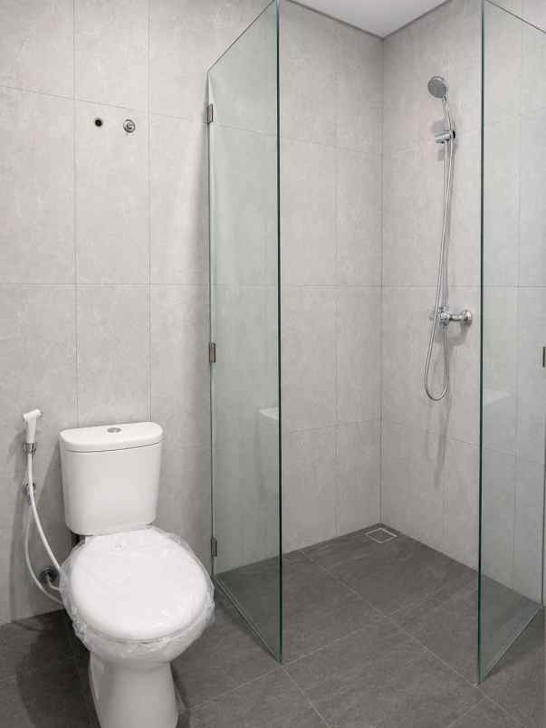 dijual rumah pakuwon city imperial beach