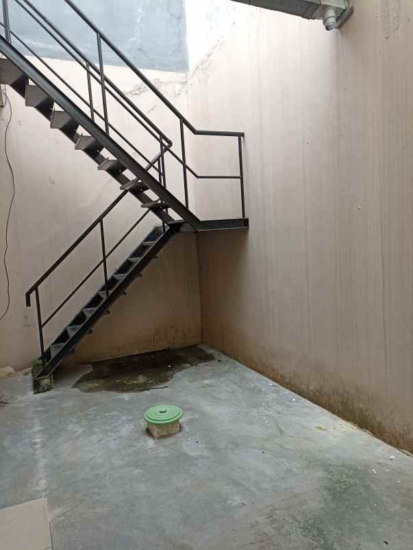 dijual rumah pakuwon city malibu beach