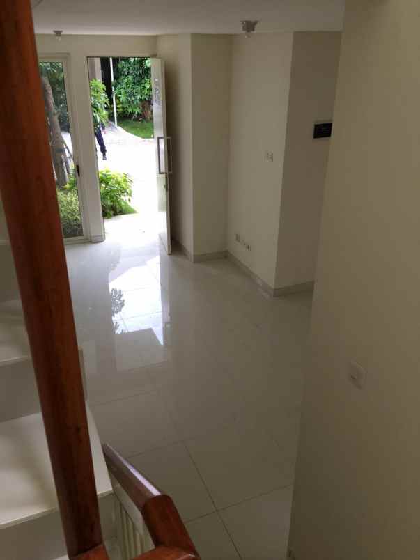 dijual rumah pakuwon city zimbali costa