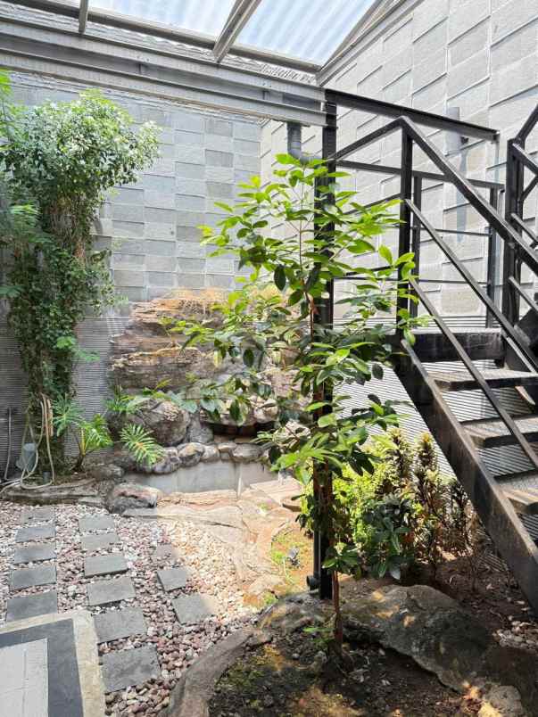 dijual rumah palm beach