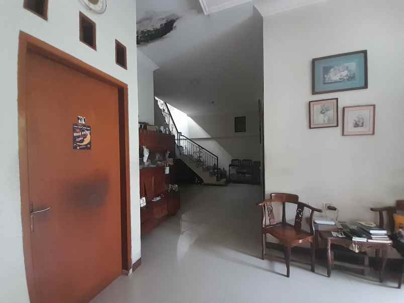 dijual rumah paninggilan