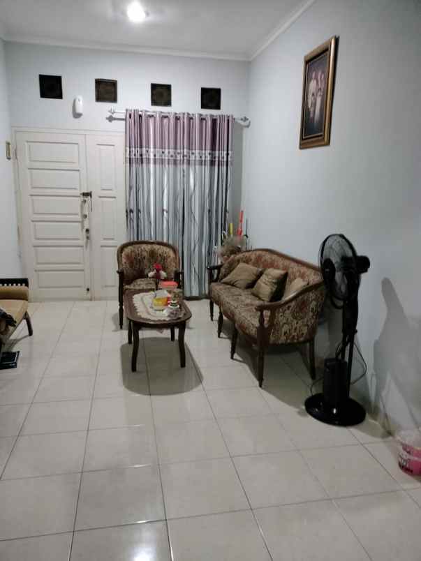 dijual rumah paninggilan