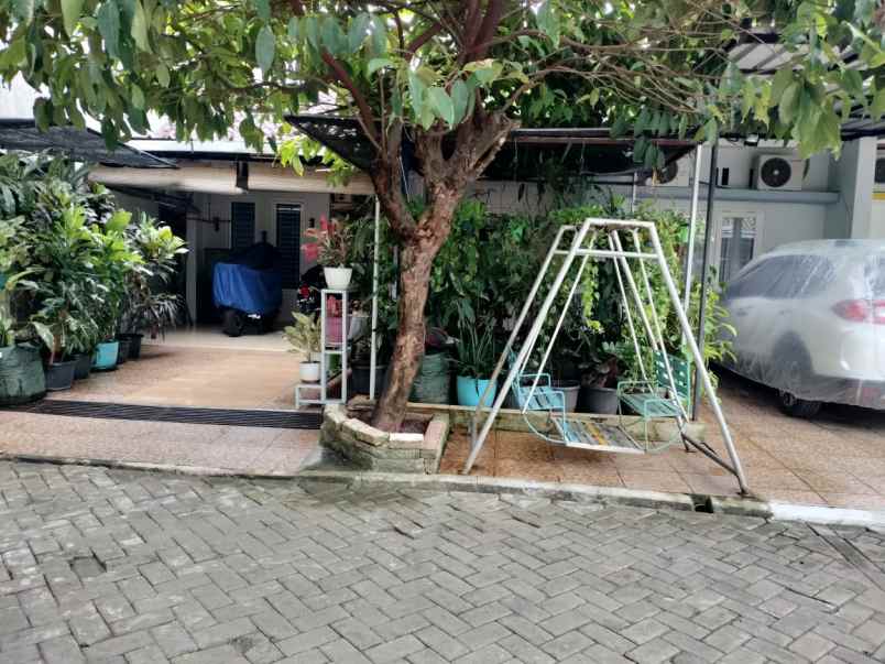 dijual rumah paninggilan