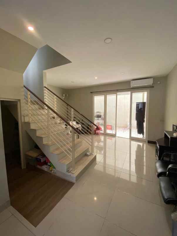 dijual rumah pantai mentari